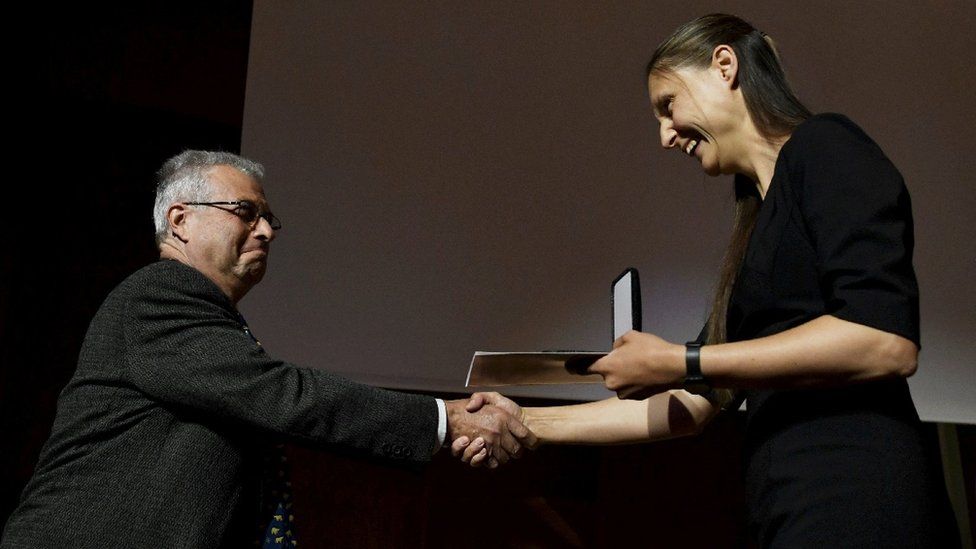 Maryna Viazovska receives Fields Medals for Mathematics from International Mathematical Union (IMU) President Carlos E. Kenig during the award ceremony at the International Congress of Mathematicians 2022