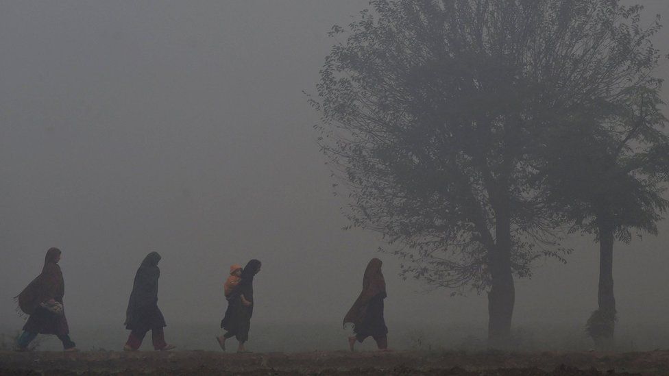 Women walking through the fog in Lahore, 2016