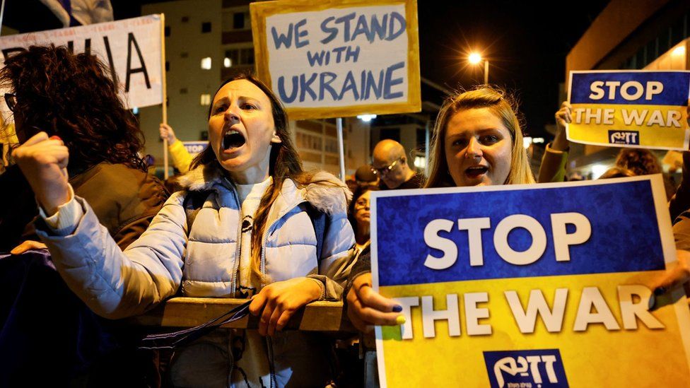 People protest against Russia's invasion of Ukraine outside the Russian embassy in Tel Aviv, Israel (5 March 2022)