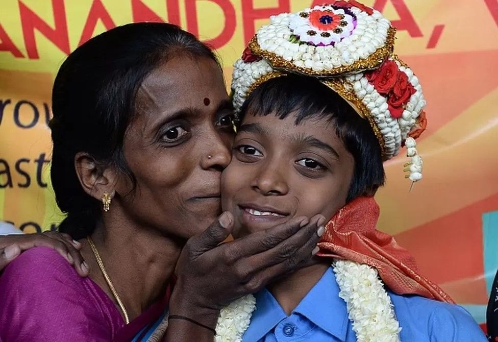 Praggnanandhaa, PRODÍGIO indiano do xadrez, faz BRILHANTISMO