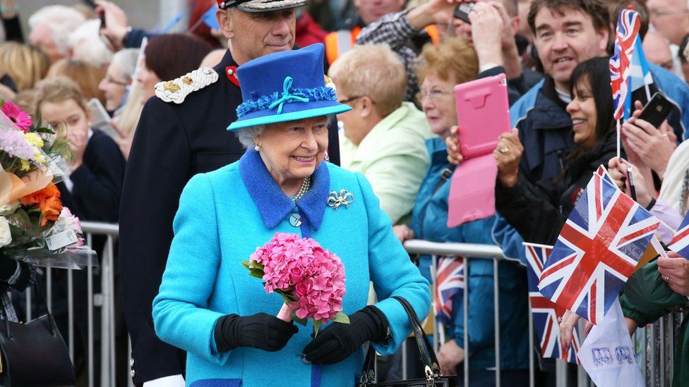 The Queen and crowds in Newtongrange