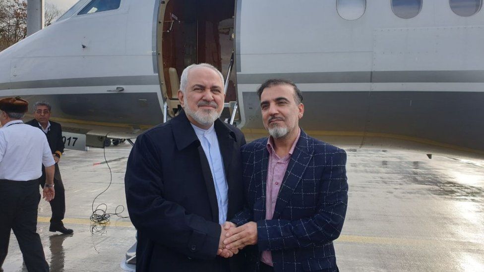 Massoud Soleimani, right, with Iranian Foreign Minister Javad Zarif after his release