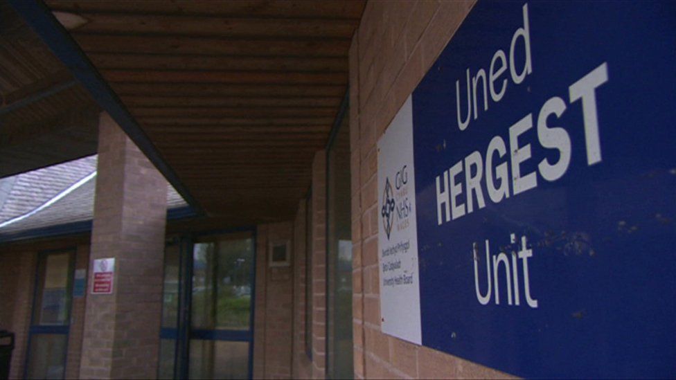 Arweinwyr Uned Hergest Wedi U Symud Yn Dilyn Marwolaeth c Cymru Fyw