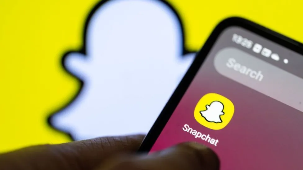 Snap, la compañía detrás de la popular red social Snapchat, ha anunciado planes para reducir «aproximadamente» el 10% de su plantilla.