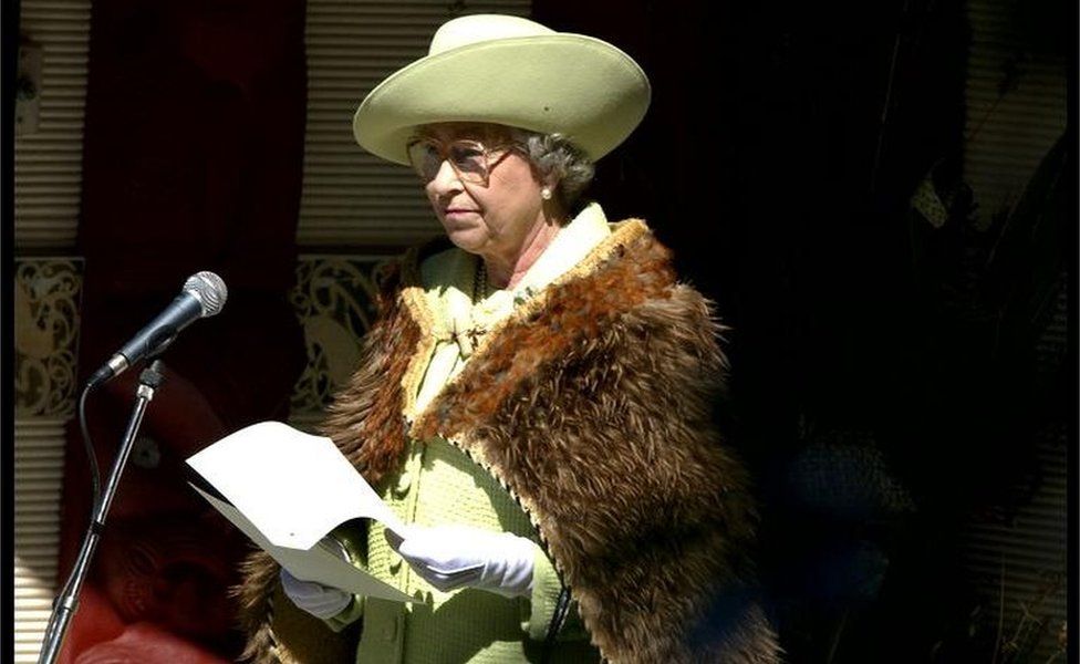 Queen Elizabeth wearing a korowai
