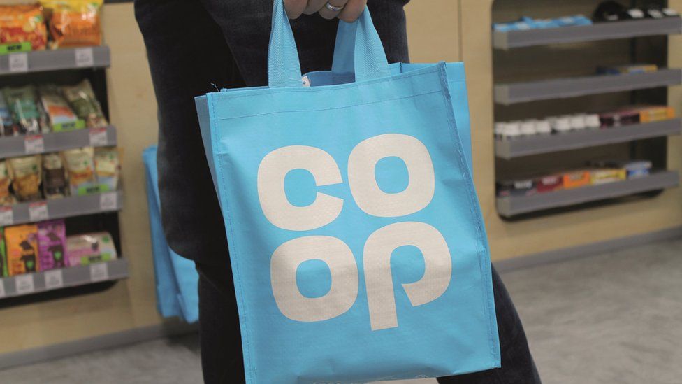 Большая сумка с новым логотипом Co-op в виде синего клевера