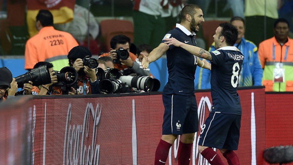 France's forward Karim Benzema (L) celebrates with teammate midfielder Mathieu Valbuena