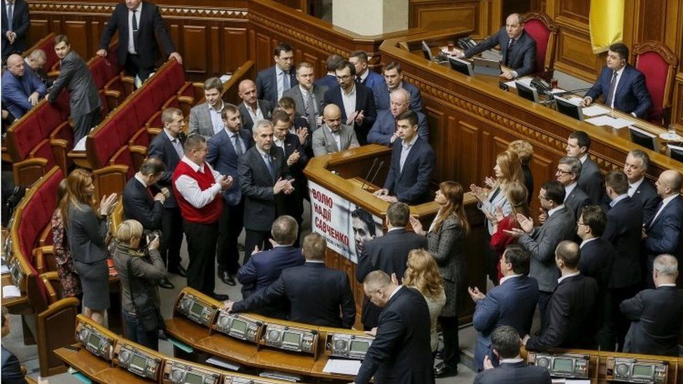 Ukrainian legislators attend a parliament session in Kiev (29 March 2016)