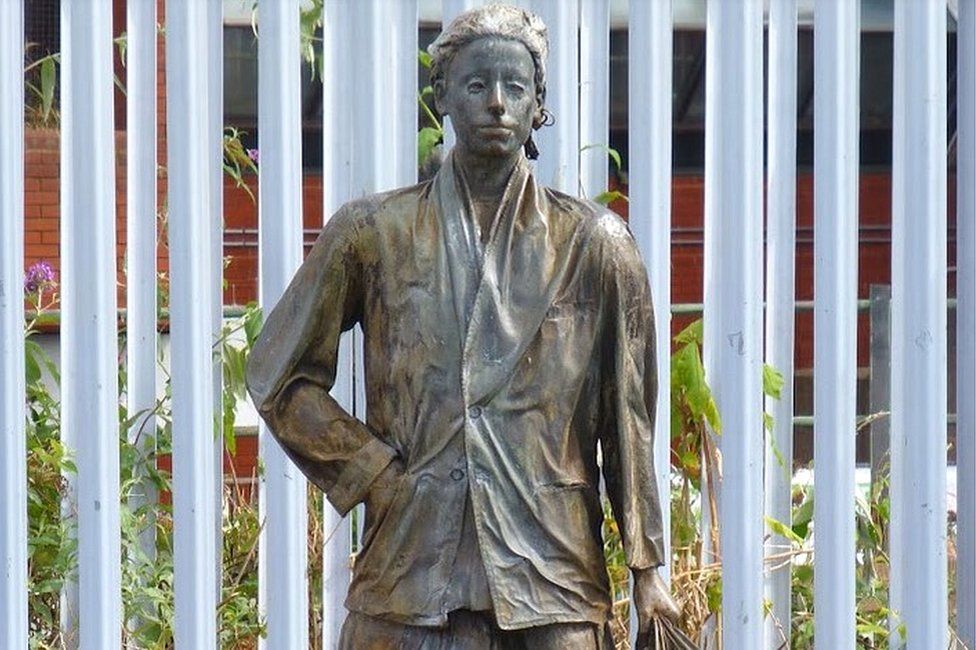 Brixton station's 'first' black history statues listed - BBC News