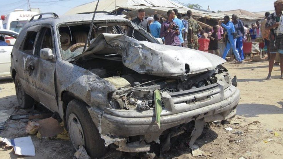 Somalia Mogadishu car bomb: At least 34 people killed - BBC News