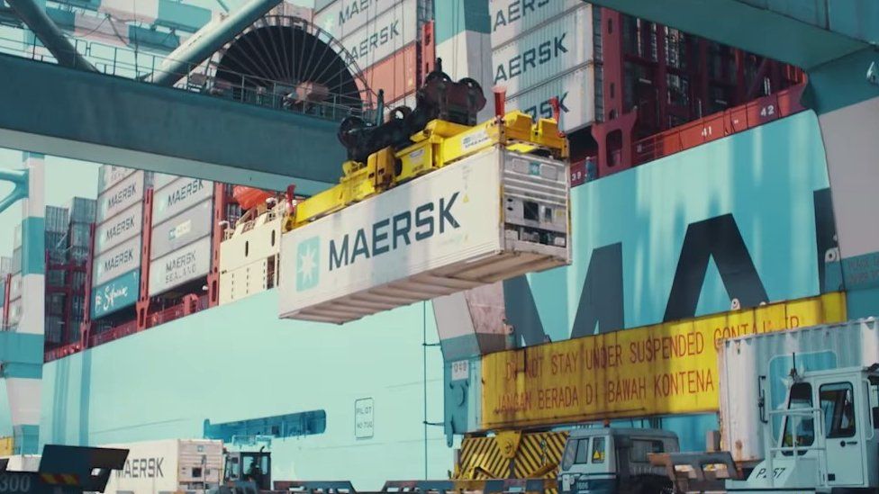 How do you keep bananas fresh as they cross the oceans? BBC News