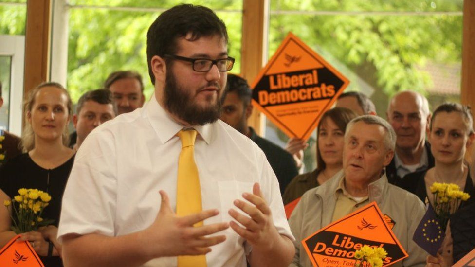 Will Dyer speaking to a group of Lib Dem supporters
