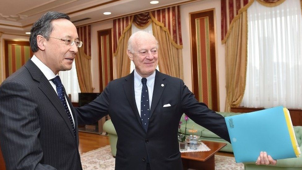 The UN peace envoy for Syria, Staffan de Mistura, meets Kazakh Foreign Minister Kairat Abdrakhmanov in Astana (22 January 2017)