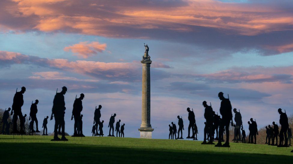 200 silhouetted soldiers at Blenheim Palace