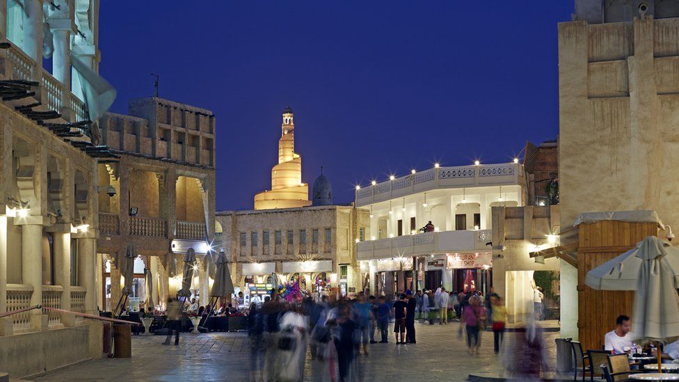 El tradicional zoco Waqif de Doha y la torre Fanar