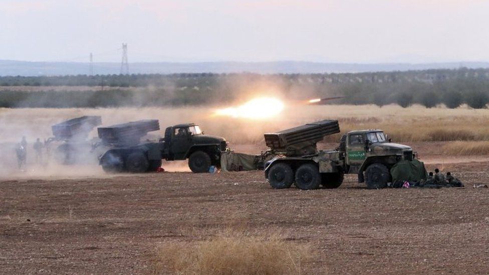 Syrian army rocket launchers fire near the village of Morek (07 October 2015)
