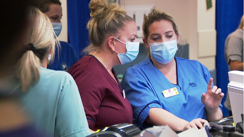 NHS crisis: 'Human tragedy' of patients waiting for surgery - BBC News