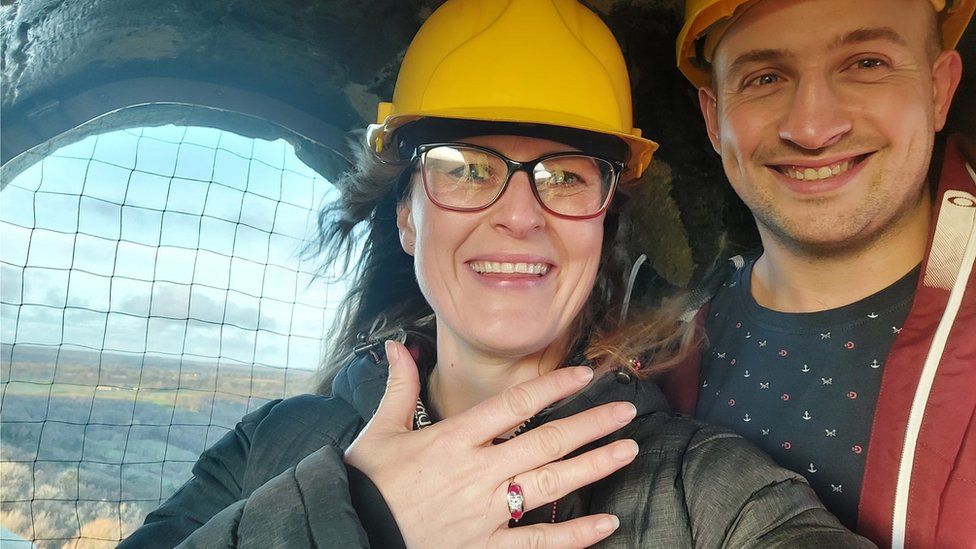 Man proposes to girlfriend at top of world's tallest three-sided obelisk thumbnail