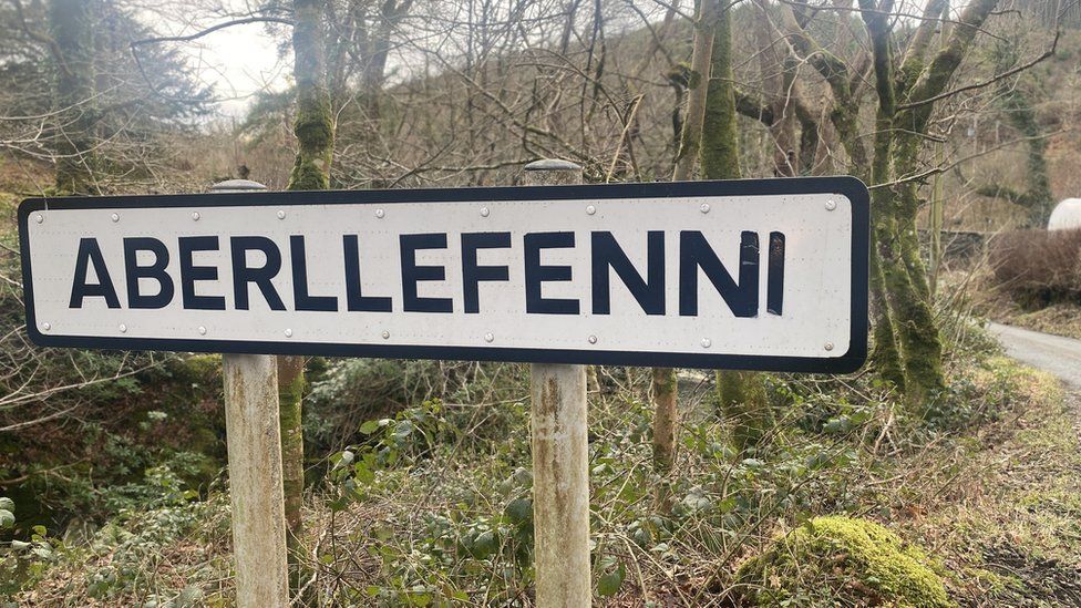 picture of a Aberllefenni sign