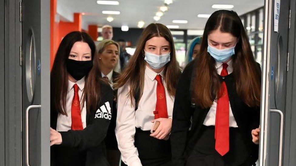 School pupils in masks in Glasgow