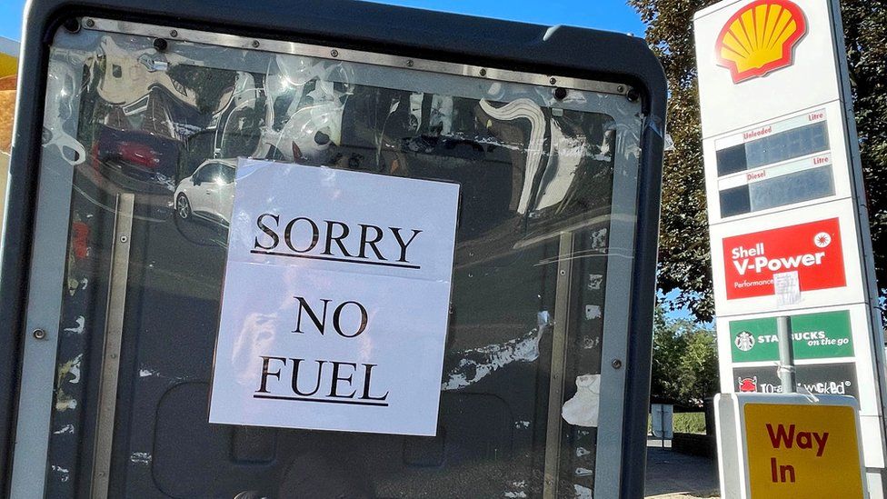 A sign informs customers that fuel has run out at a petrol station in Hemel Hempstead, 29 September 2021.