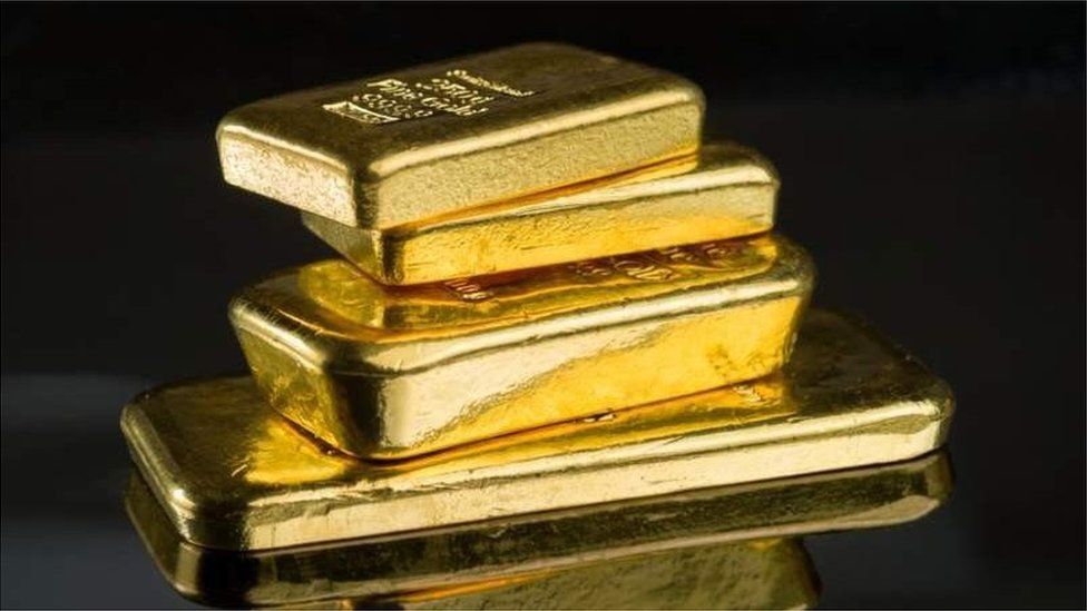 Gold hits record high as investor jitters spread - BBC News