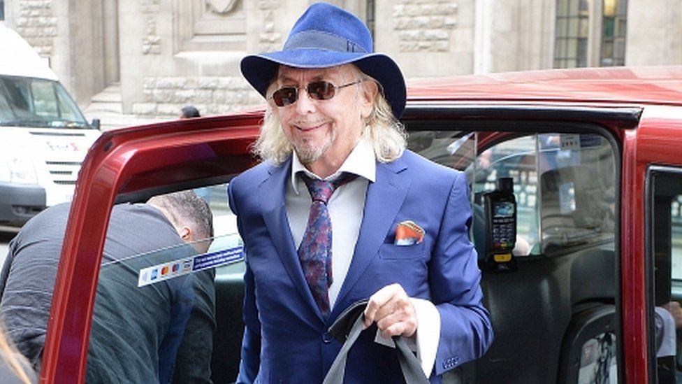 Blackpool FC owner Owen Oyston ends legal action against fans - BBC News