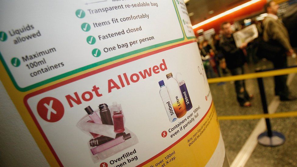 Airport poster explaining restrictions on carrying liquids