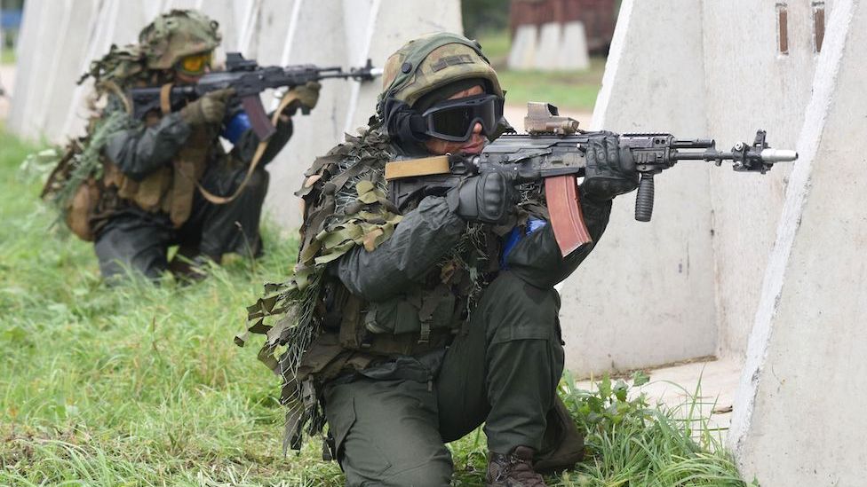 Ukrainian soldier on joint exercises with Nato forces nears Lviv