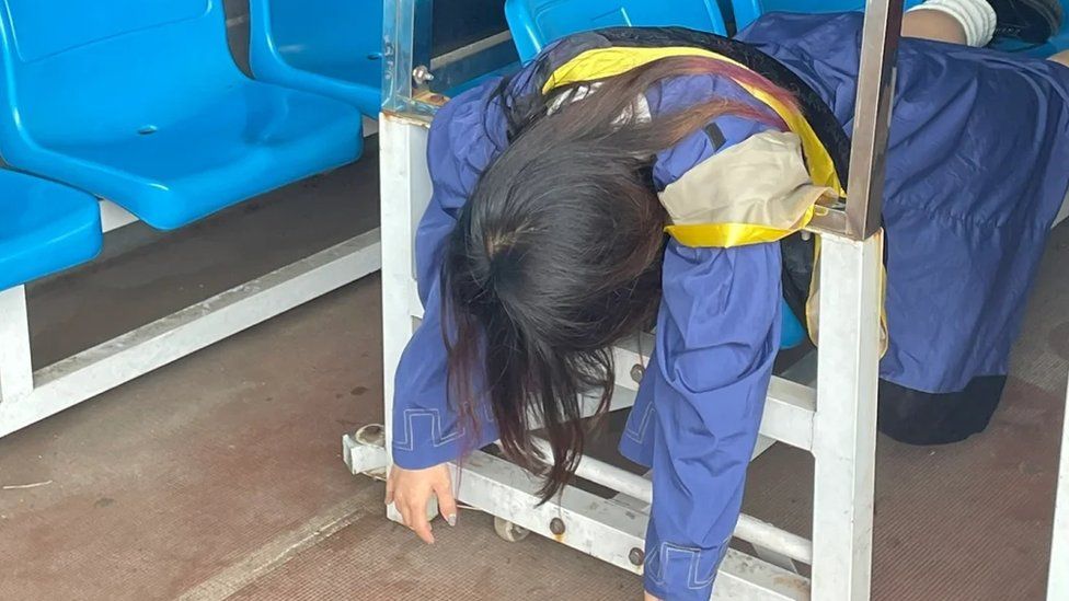 Chinese social media has been flooded with sarcastic graduation photos that speak of fresh graduates' disillusionment