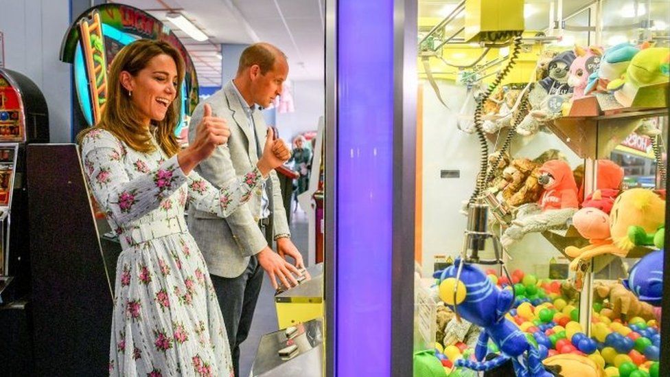 The royal couple play a "grab a teddy" game at the Island Leisure Amusement Arcade
