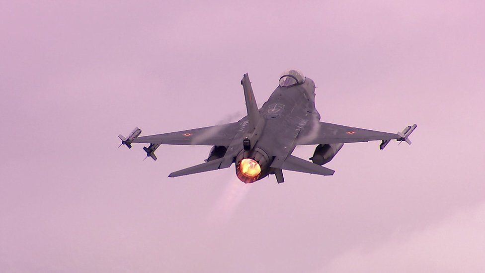 F16 in flight