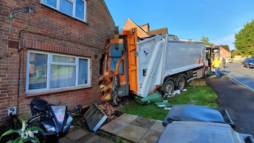 Bandq Lorry Ploughs Into Side Of House In Harlow Bbc News