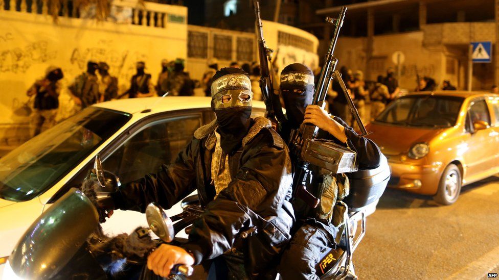 Members of Hamas's military wing, the Izz al-Din al-Qassam Brigades, in Gaza (29 June 2015)
