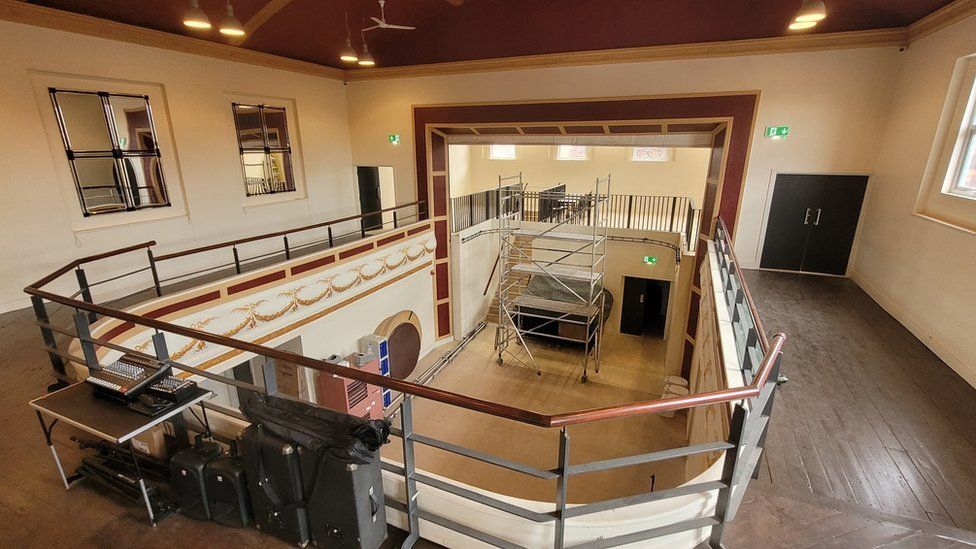 King's Theatre in Gainsborough receives costcutting makeover BBC News