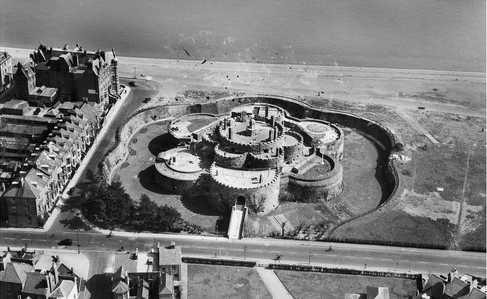 Вид с воздуха на Замок Дил, Дил, Кент, сделанный в апреле 1948 г.