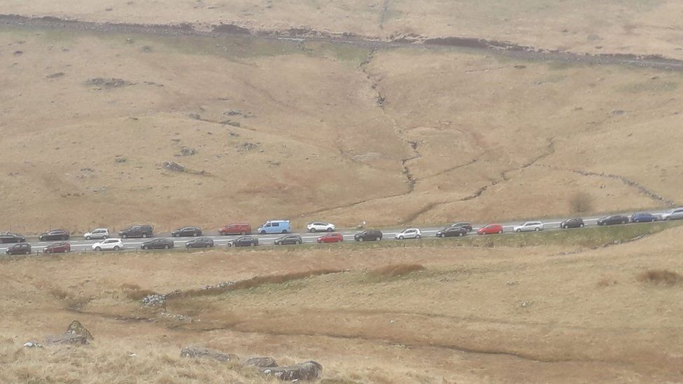 Car lined the road at Pen y Gwryd