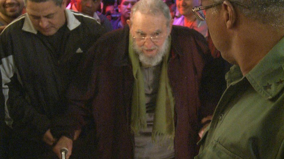 Fidel Castro con un bastón