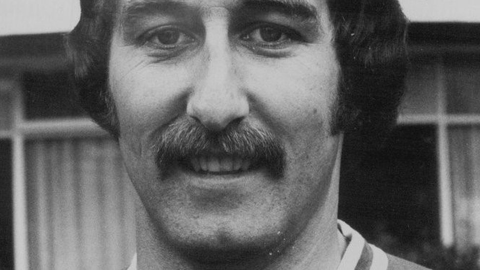 Stuart Taylor: Bristol Rovers' club-record holder dies - BBC News