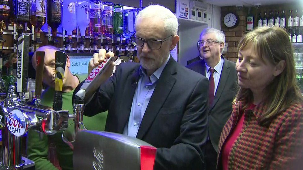 Jeremy Corbyn pulling a pint