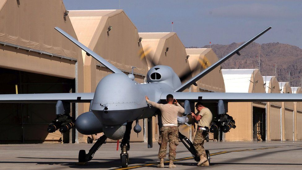 Airmen prepare a US Air Force MQ-9 Reaper drone at Kandahar, Afghanistan (9 March 2016)