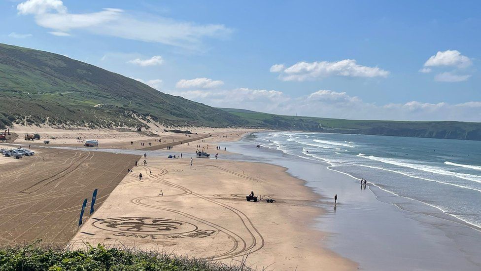 A photo of the beach