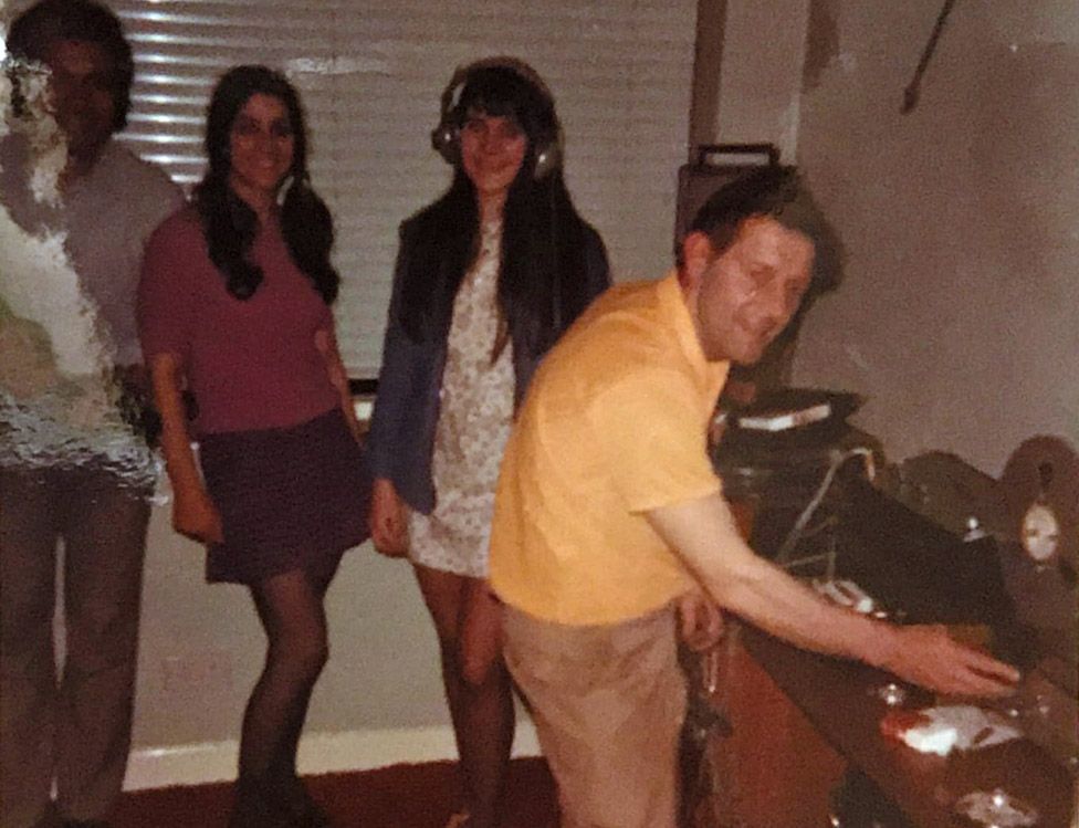 Ken Patten with unidentified musicians and recording equipment