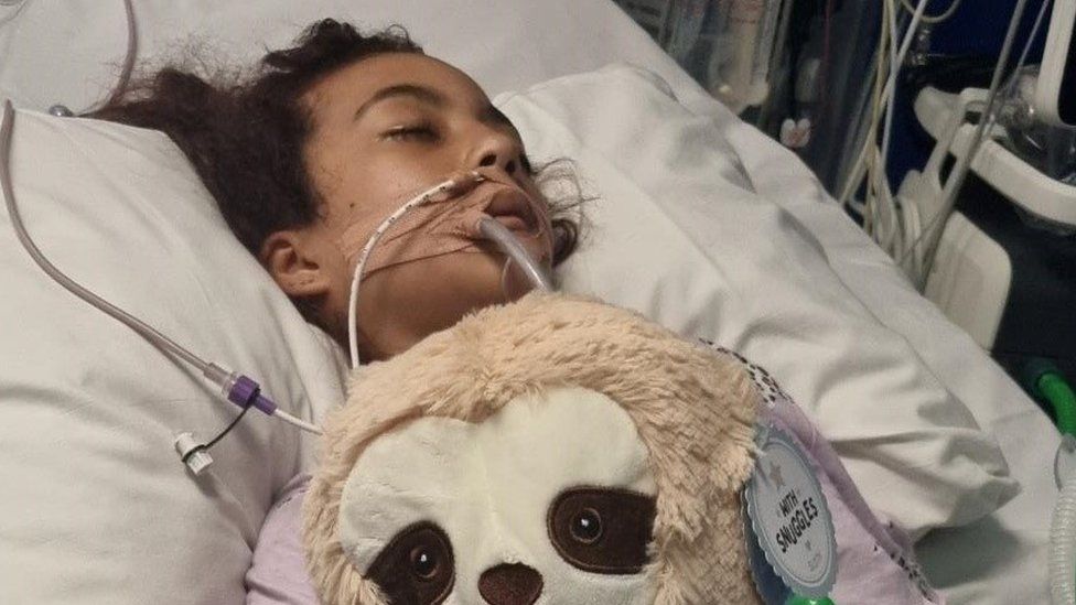 Сара, страдающая астмой, впала в искусственную кому