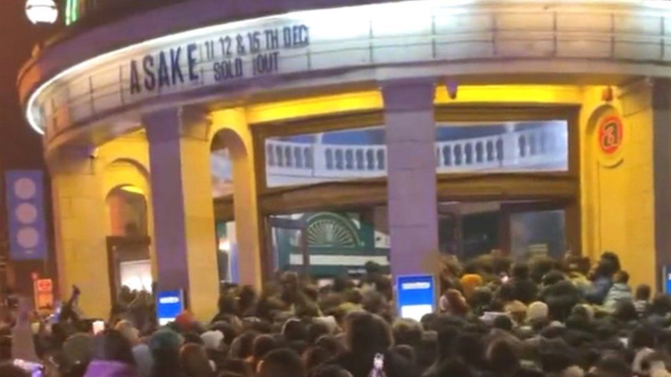 Still from a video showing crowds trying to enter the O2 Academy building.
