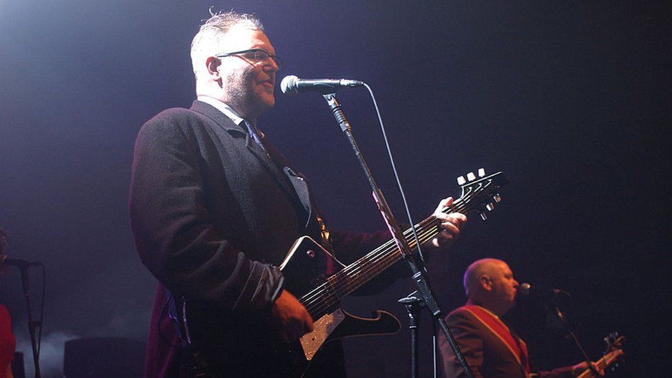 Tim Smith Singer With Influential Rock Band Cardiacs Dies Aged 59 Bbc News