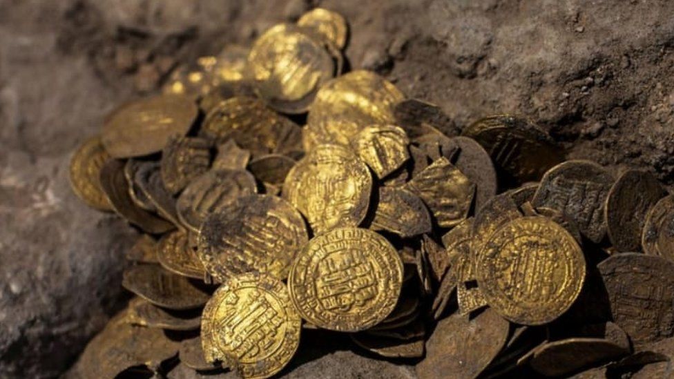 1,000-year-old gold coins found in a trove in Israel - BBC Newsround