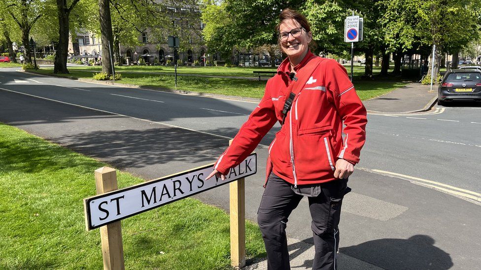 Post last pointing at new street sign