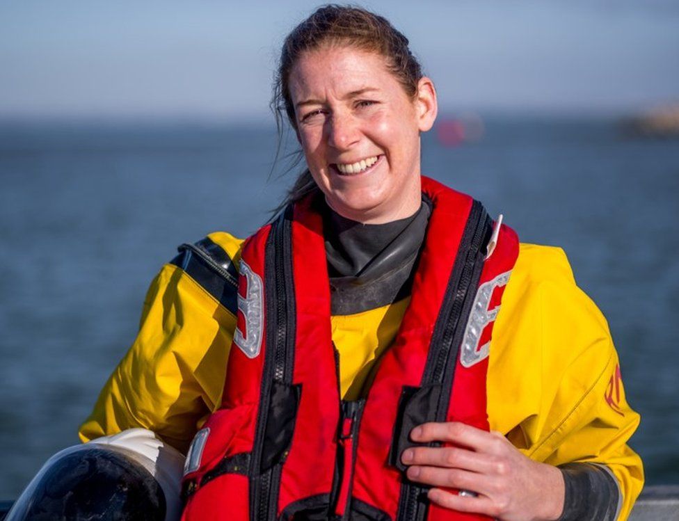 Cowes: First female helm for island's lifeboat - BBC News