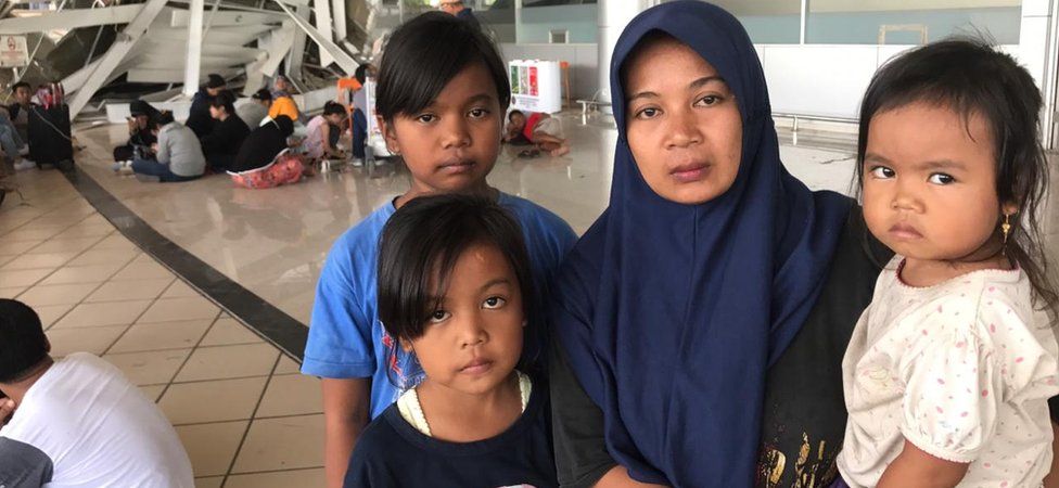 Wasliha and her three children at the airport